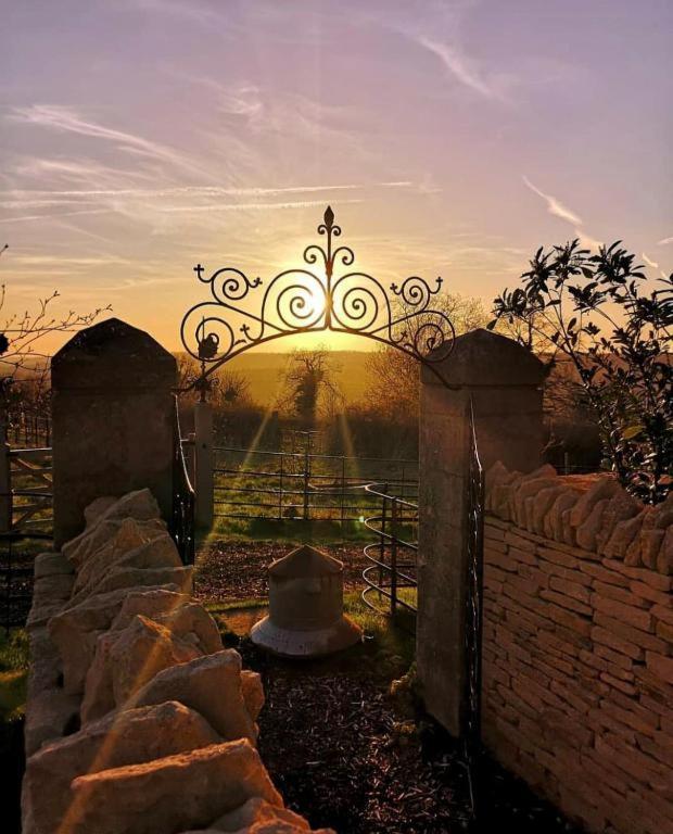 ホテル The Rudloe Near Bath - Marco Pierre White コーシャム エクステリア 写真