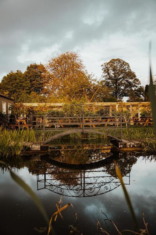 ホテル The Rudloe Near Bath - Marco Pierre White コーシャム エクステリア 写真