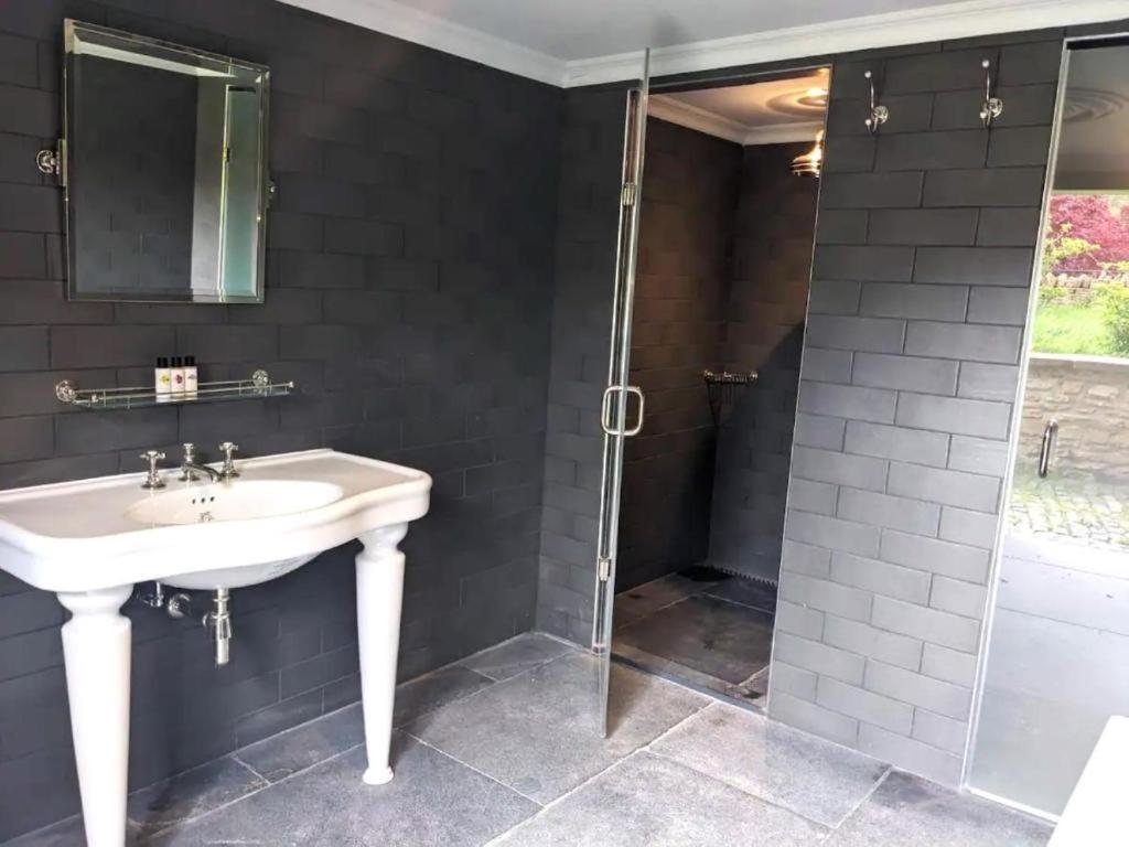 ホテル The Rudloe Near Bath - Marco Pierre White コーシャム エクステリア 写真