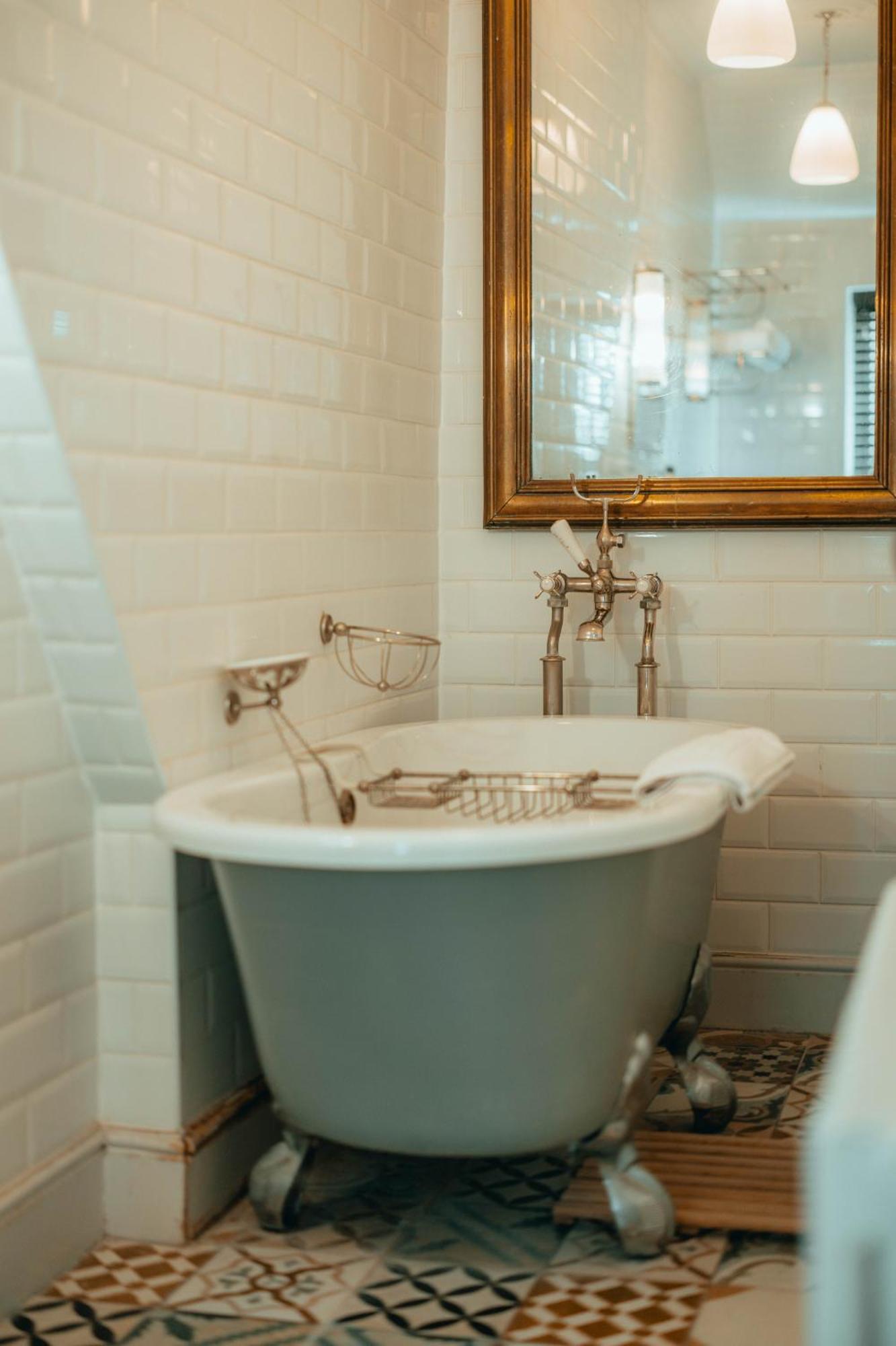 ホテル The Rudloe Near Bath - Marco Pierre White コーシャム エクステリア 写真