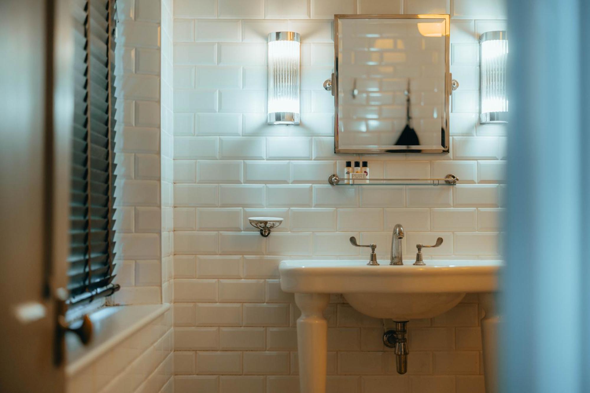 ホテル The Rudloe Near Bath - Marco Pierre White コーシャム エクステリア 写真