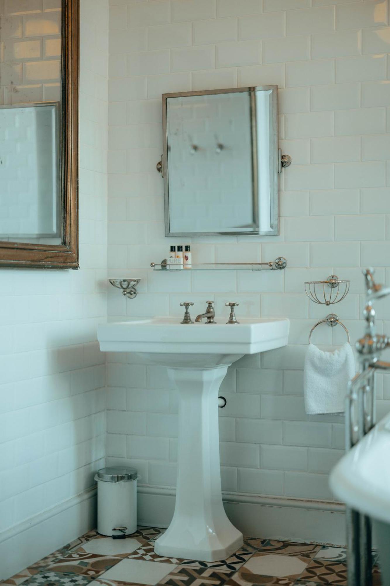 ホテル The Rudloe Near Bath - Marco Pierre White コーシャム エクステリア 写真